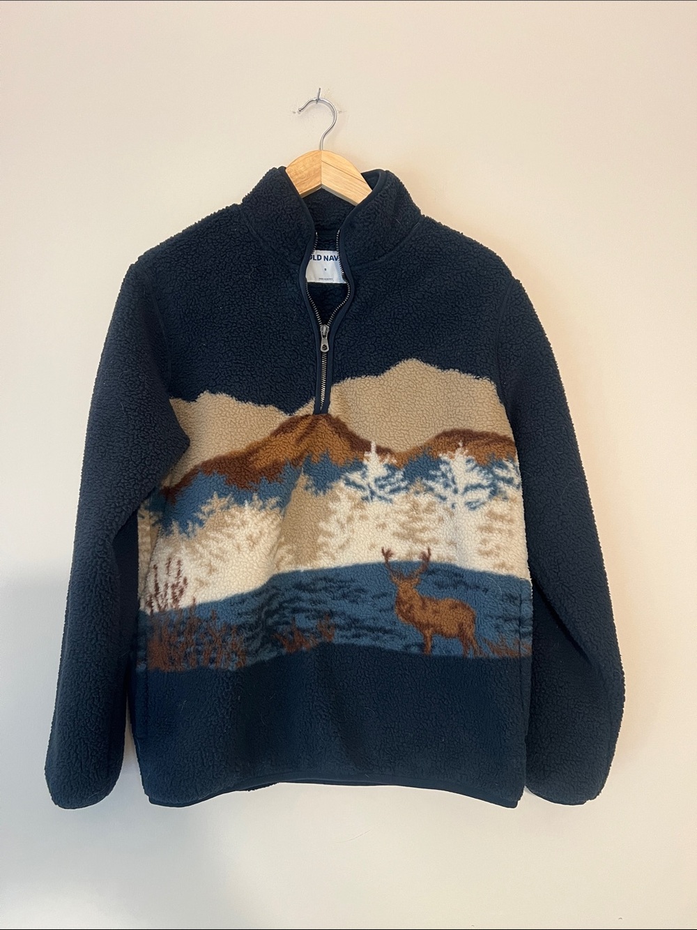 Old Navy Men's Black Sherpa Sweater with Mountain Scene
